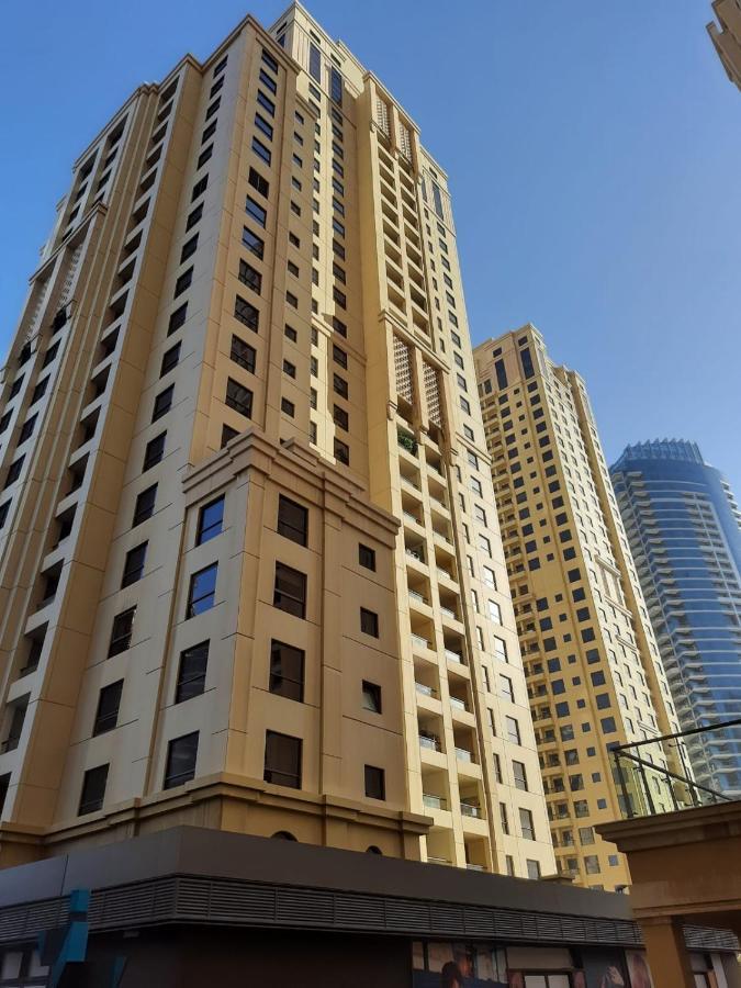 Lovely Two Bedroom Apartment Next To The Beach *