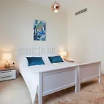 Lovely Two Bedroom Apartment Next To The Beach