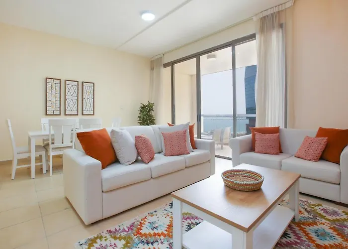 Lovely Two Bedroom Apartment Next To The Beach