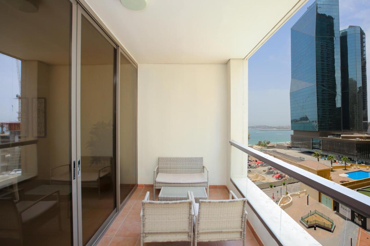Apartment Lovely Two Bedroom Apartment Next To The Beach