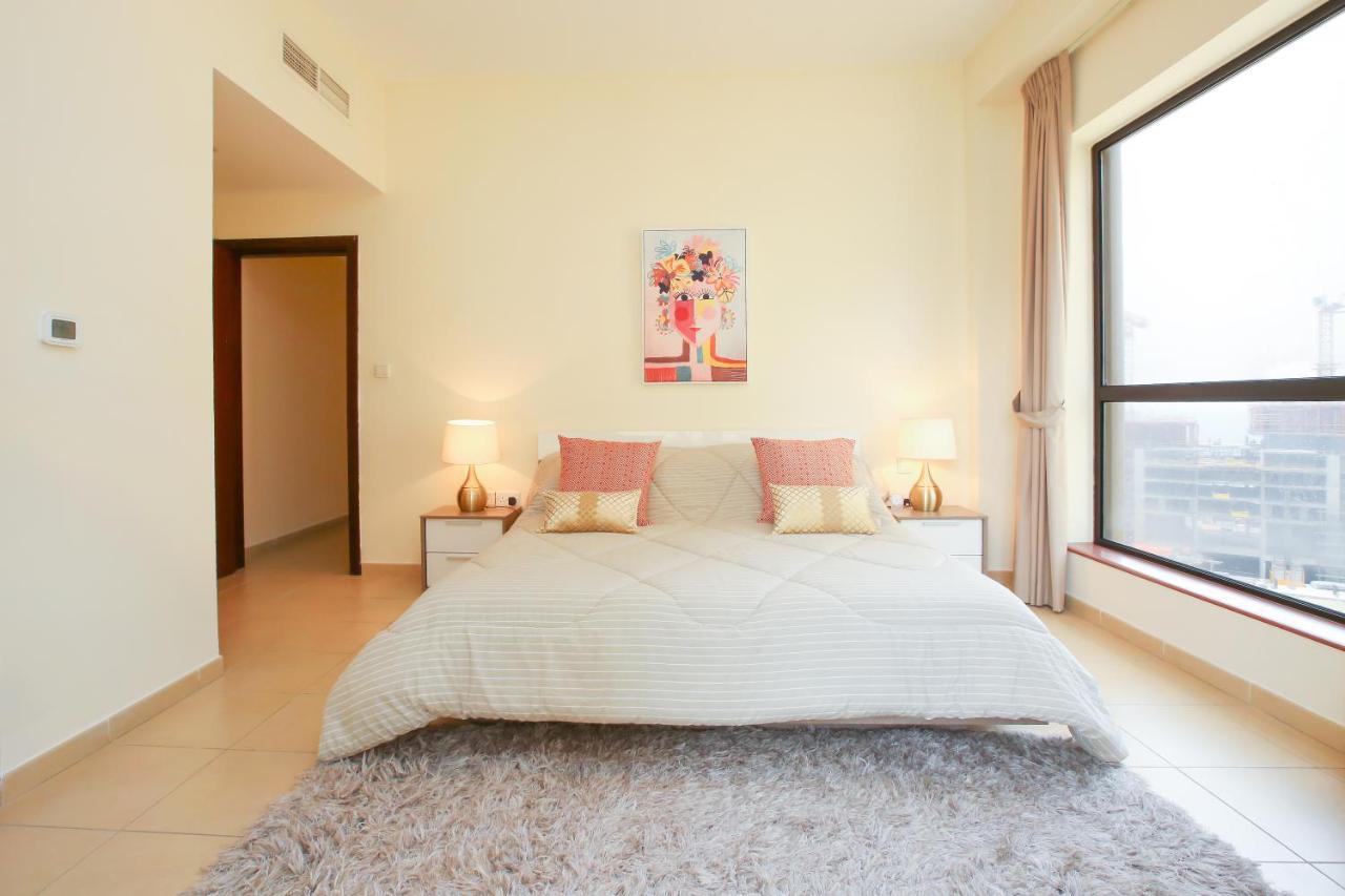 Apartment Lovely Two Bedroom Apartment Next To The Beach Dubai