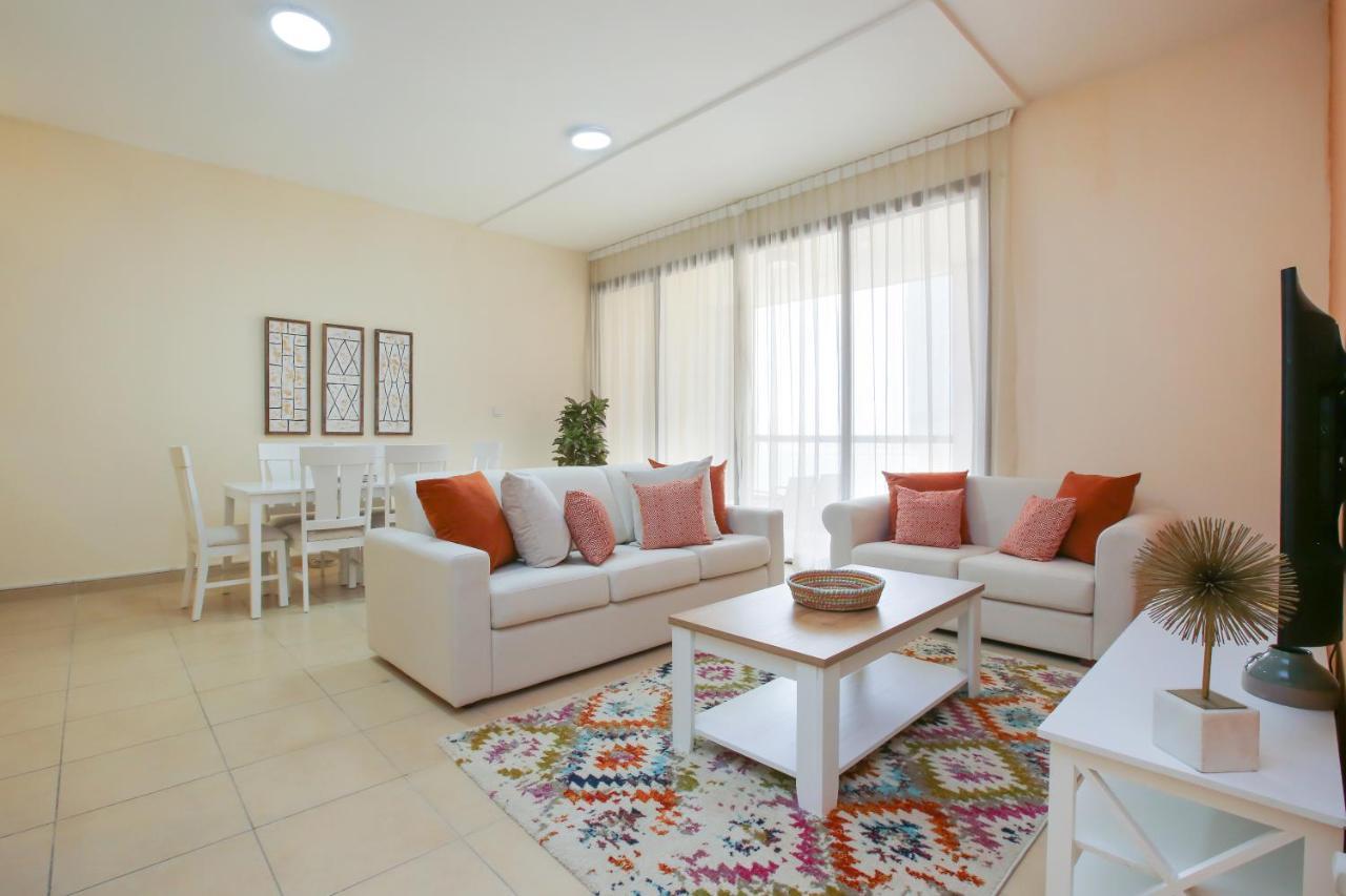 Apartment Lovely Two Bedroom Apartment Next To The Beach Dubai