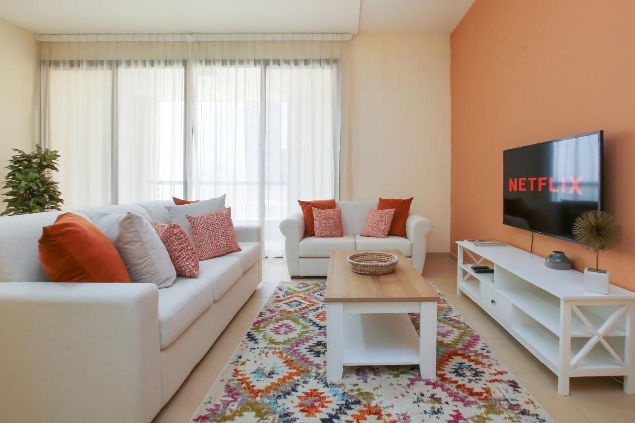 Lovely Two Bedroom Apartment Next To The Beach *