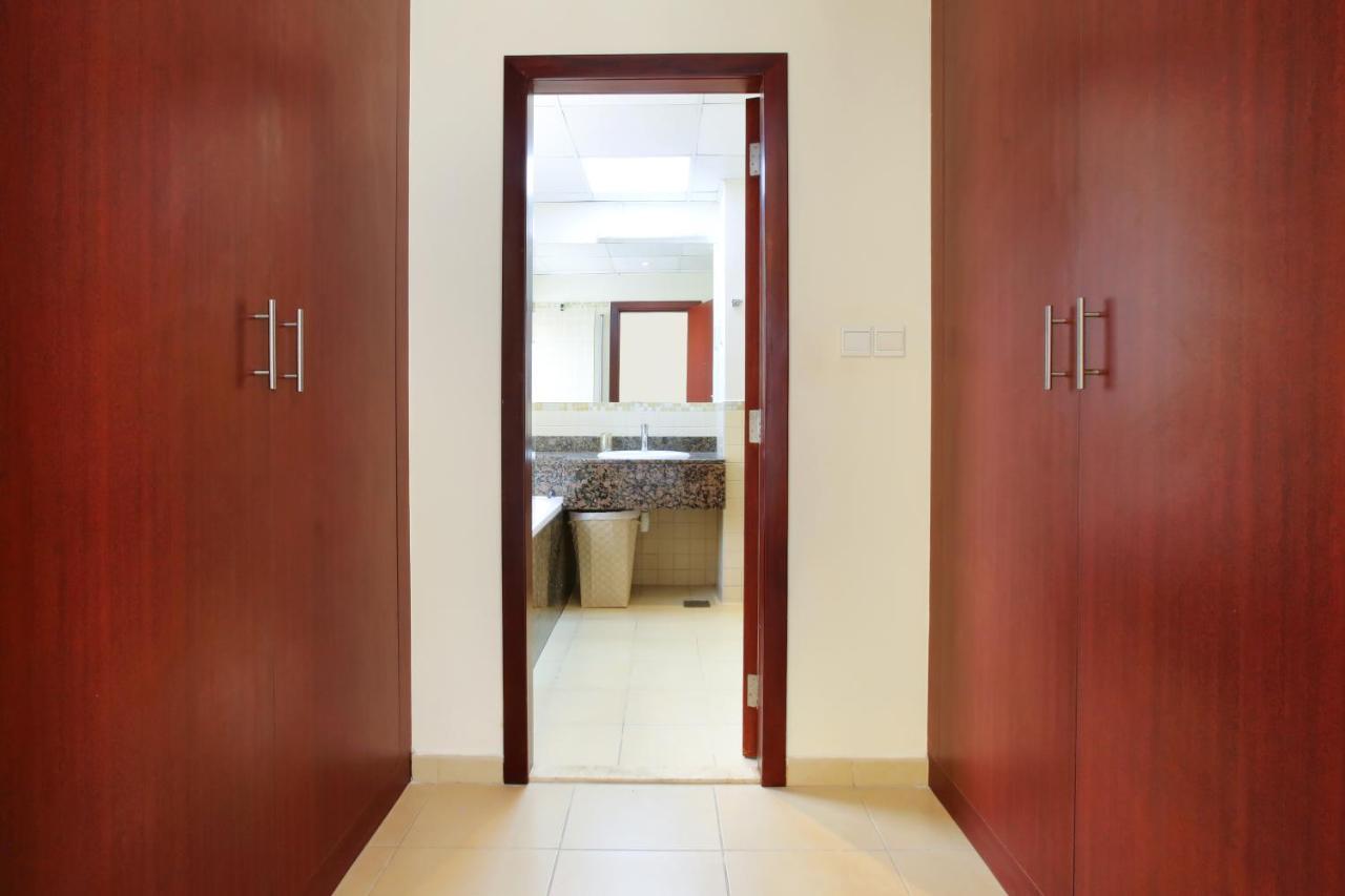 Apartment Lovely Two Bedroom Apartment Next To The Beach Dubai