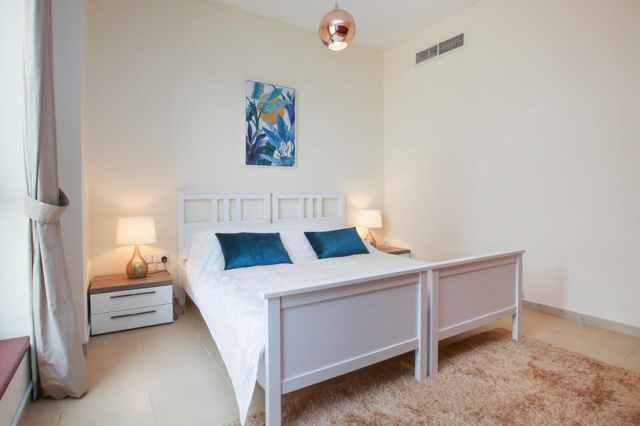 Apartment Lovely Two Bedroom Apartment Next To The Beach