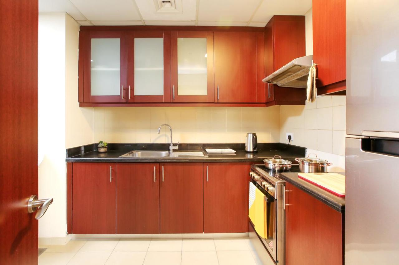 Apartment Lovely Two Bedroom Apartment Next To The Beach Dubai