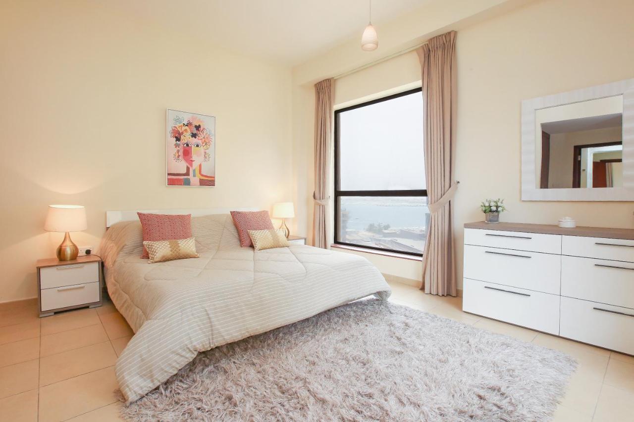 Apartment Lovely Two Bedroom Apartment Next To The Beach Dubai